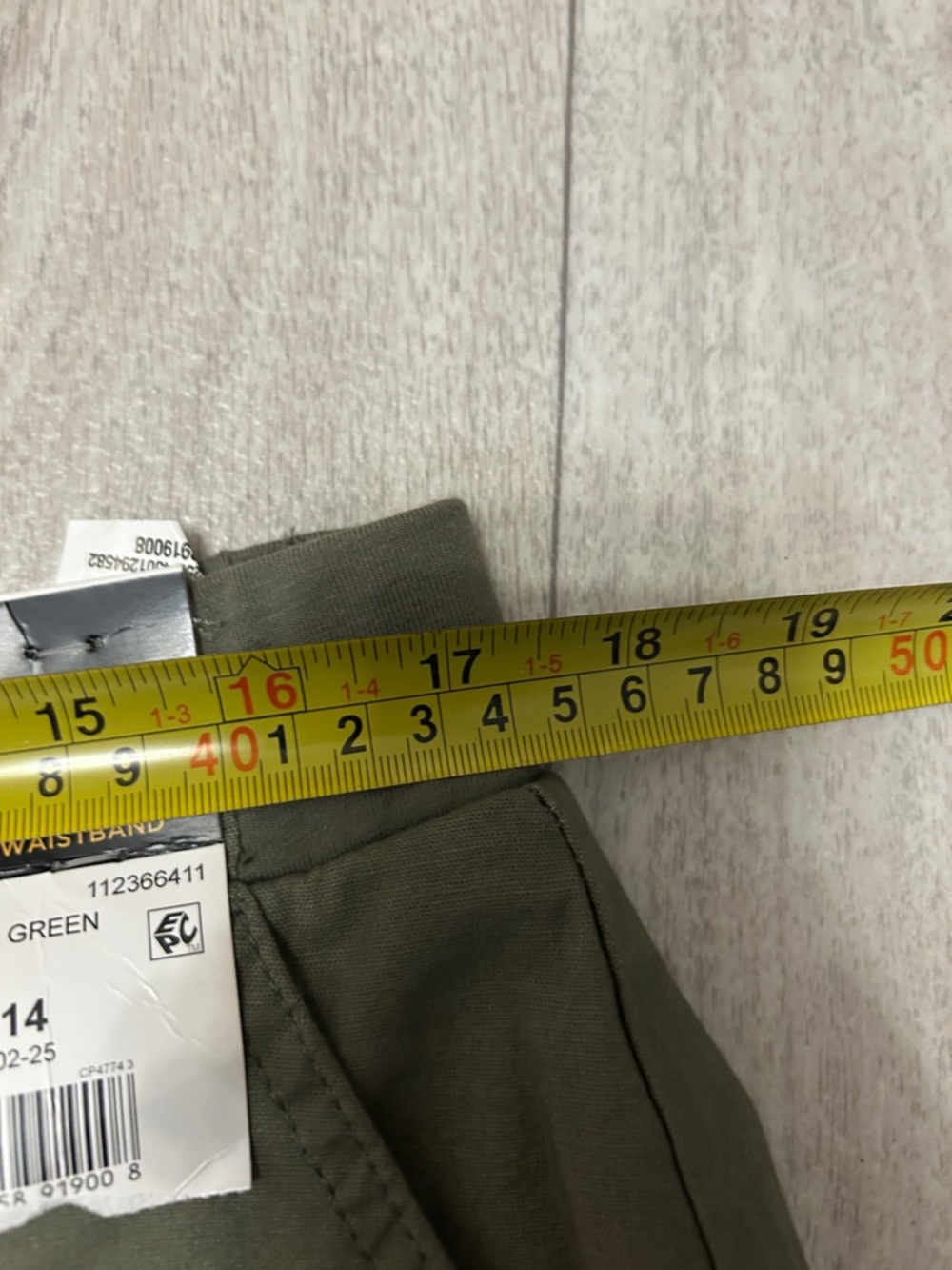 Ladies Lee Hunter green skort - Picture 6 of 7